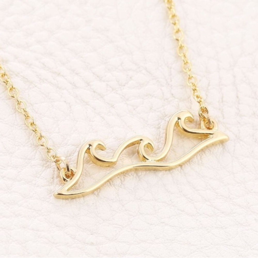 OCEAN WAVE Gold Minimalist Neclace